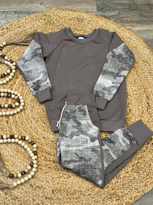 Colorblocked Camo and Gray Lounge Set | Size 5/6T