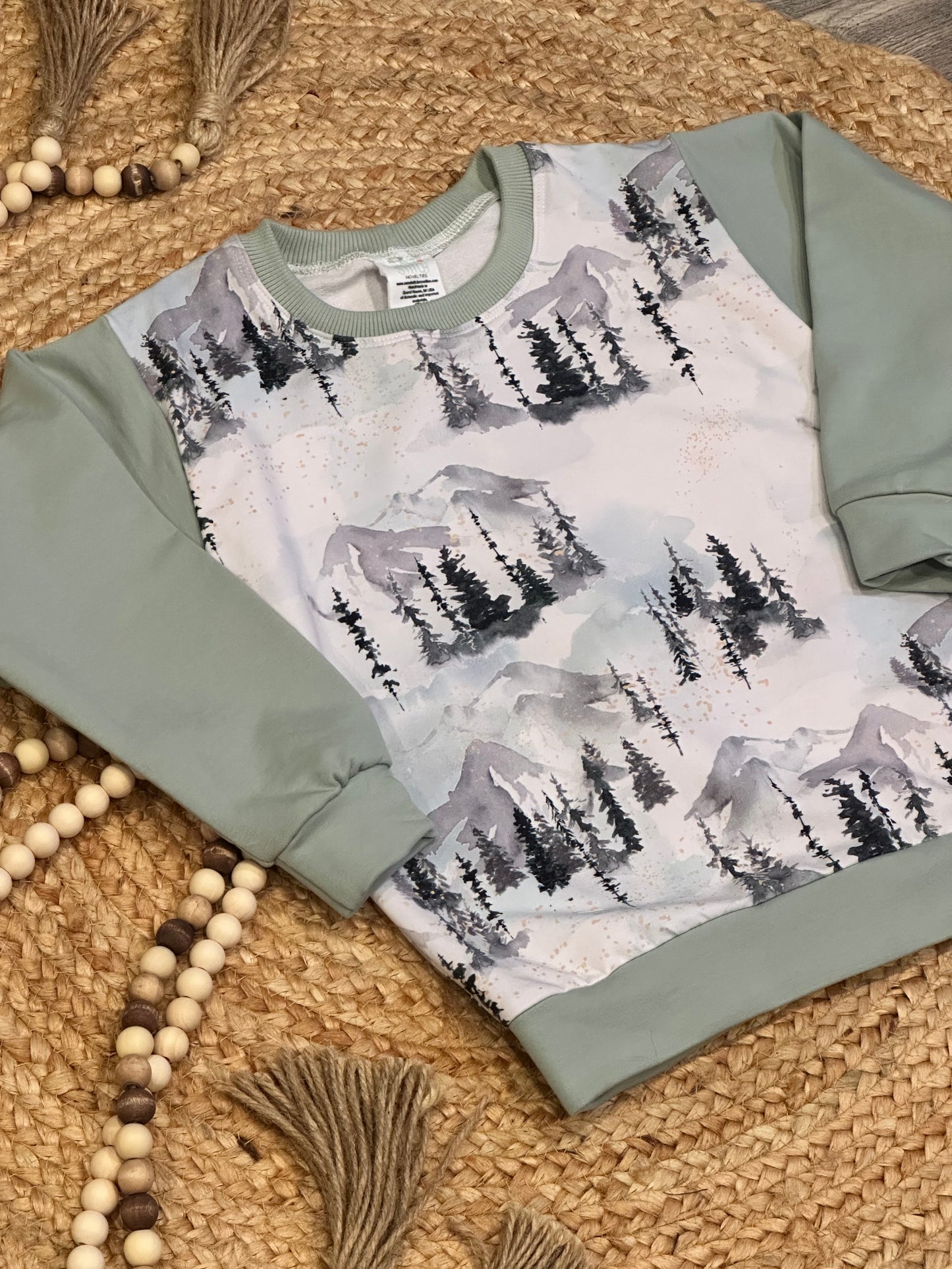 Mountain Oversized Pullover | Size 5/6T