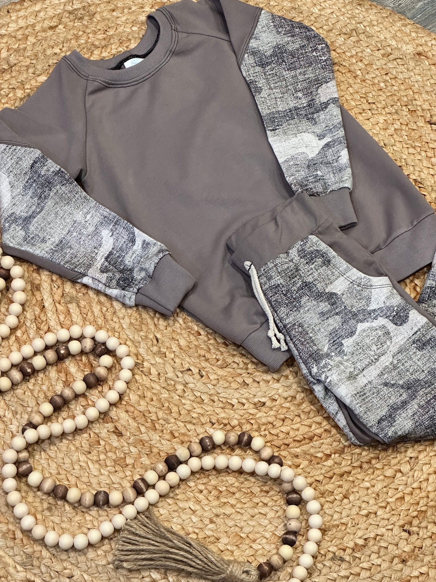 Colorblocked Camo and Gray Lounge Set | Size 5/6T